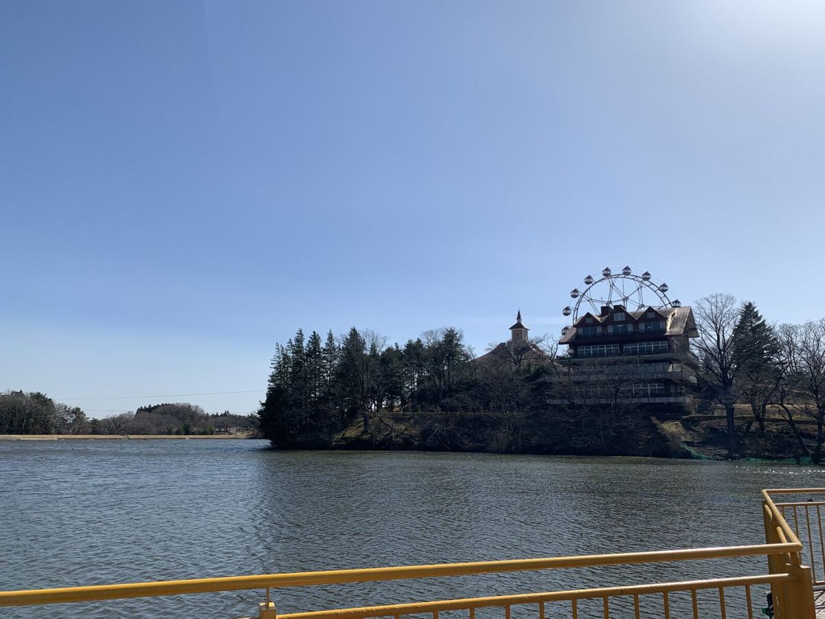 The lake at Rindoko Family Bokujo with the ferris wheel visible across the water